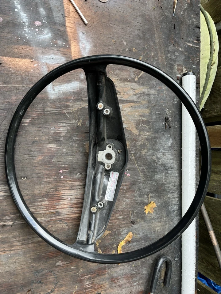 原始设备制造商原装老式方向盘 Datsun 620 1972 - 1979 拾音器带喇叭垫 — 第 2/4 张图片