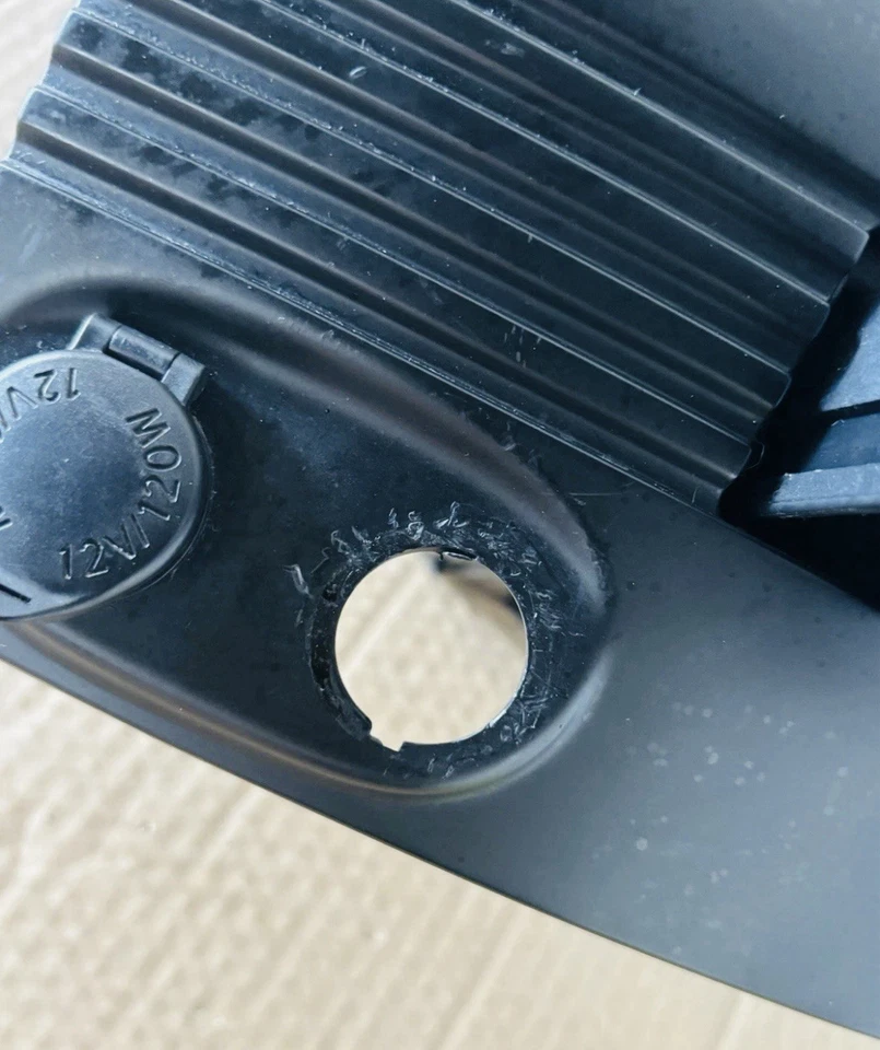 БЕЗЕЛЬ ПЕРЕКЛЮЧАТЕЛЯ ПЕРЕДАЧ ЧЕРНАЯ С ПОДСТАКАННИКОМ 2004 TOYOTA SIENNA W-13-12P - Изображение 4 из 4