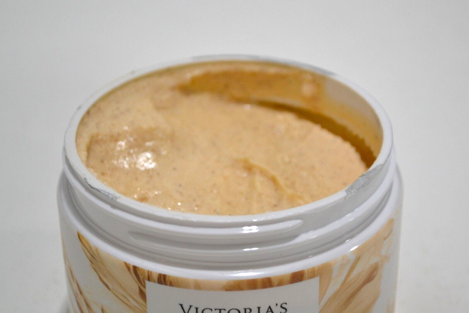 Victoria's Secret Almond Blossom & Oat Milk Exfoliating Body Scrub