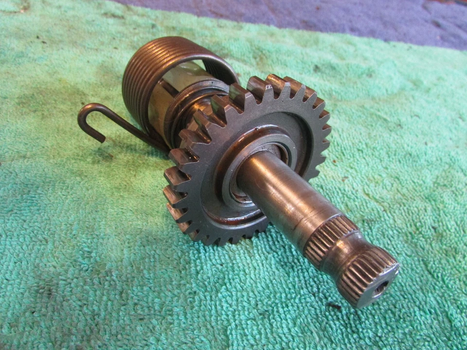 Suzuki DS100 / DS125 / TS100 kick start shaft Assembly 26211-48000 / 26240-48001 - Image 2 of 3