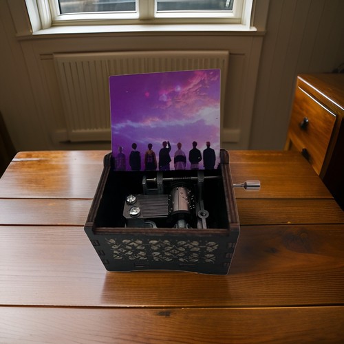 New “Spring Day” By BTS K-Pop Boy Band Hand Crank Hand Made Wooden Music Box - Picture 2 of 2
