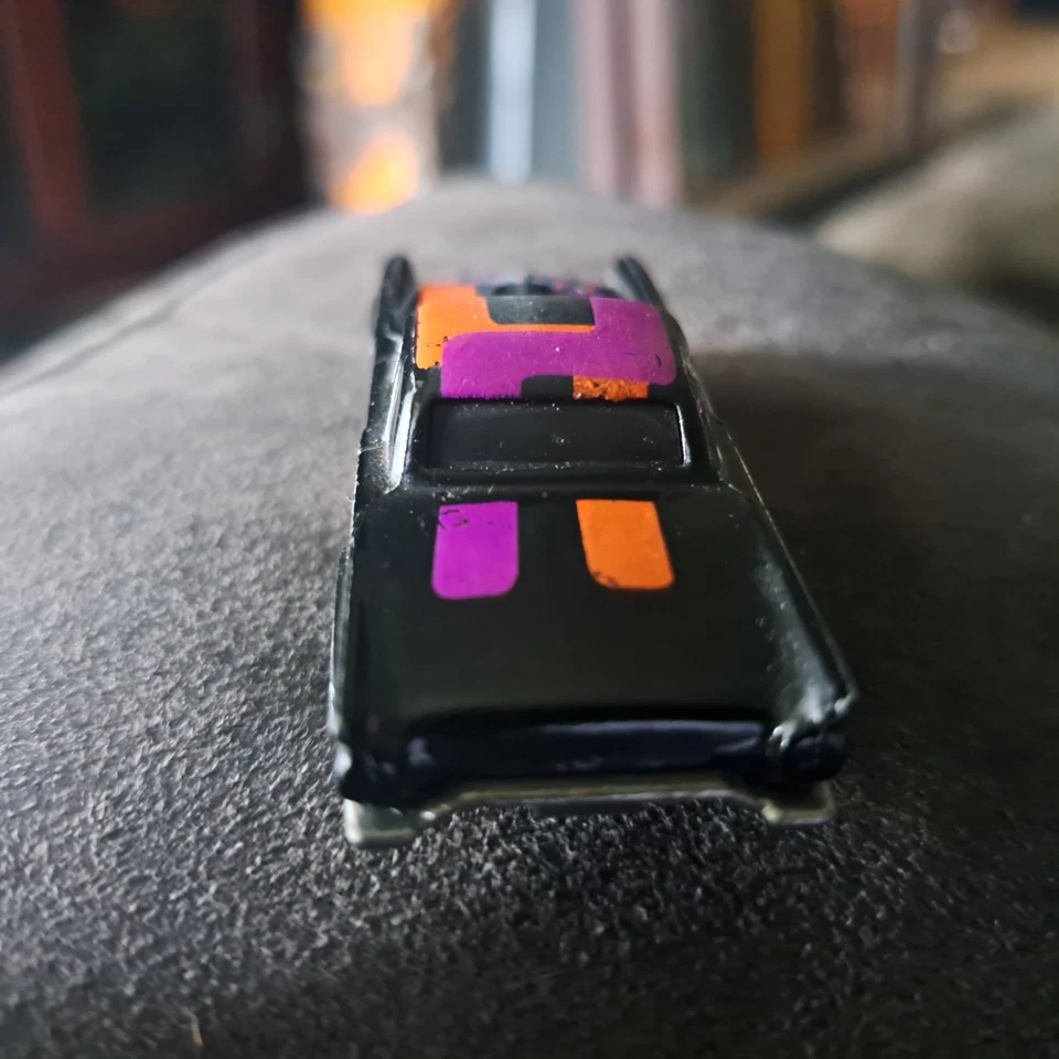 De colección Hot Wheels Negro 1957 '57 Ford T-Bird Real Riders 1/64 Gris Bujes 1977 Foto 4 de 4