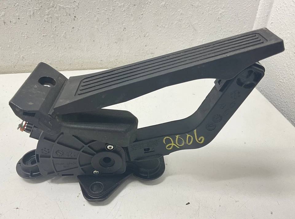 2019 KIA SOUL  Accelerator Pedal Assy  32700-B2110 OEM - Image 4 of 4