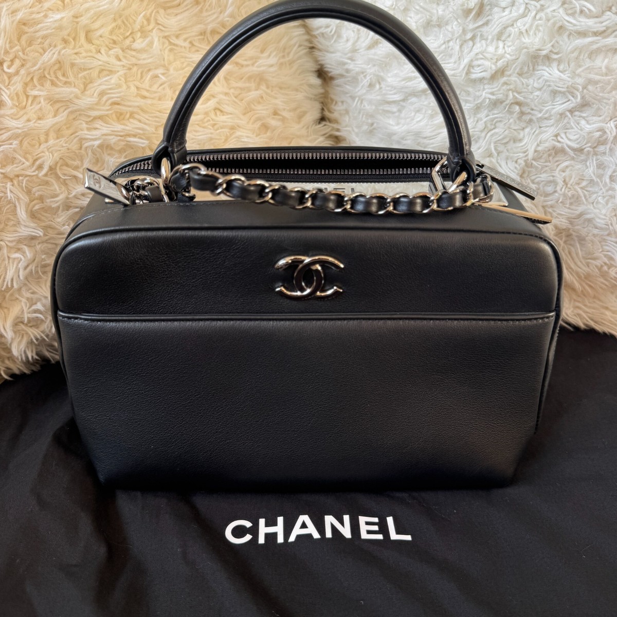 トートバッグ × ヴィンテージ(中古) Chanel Trendy CC Bowling Bag Chanel TRENDY CC Shoulder Bowling Bag Top Handle Calfskin