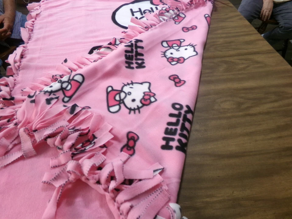 HANDMADE HELLO KITTYTHROW - Imagem 3 de 4
