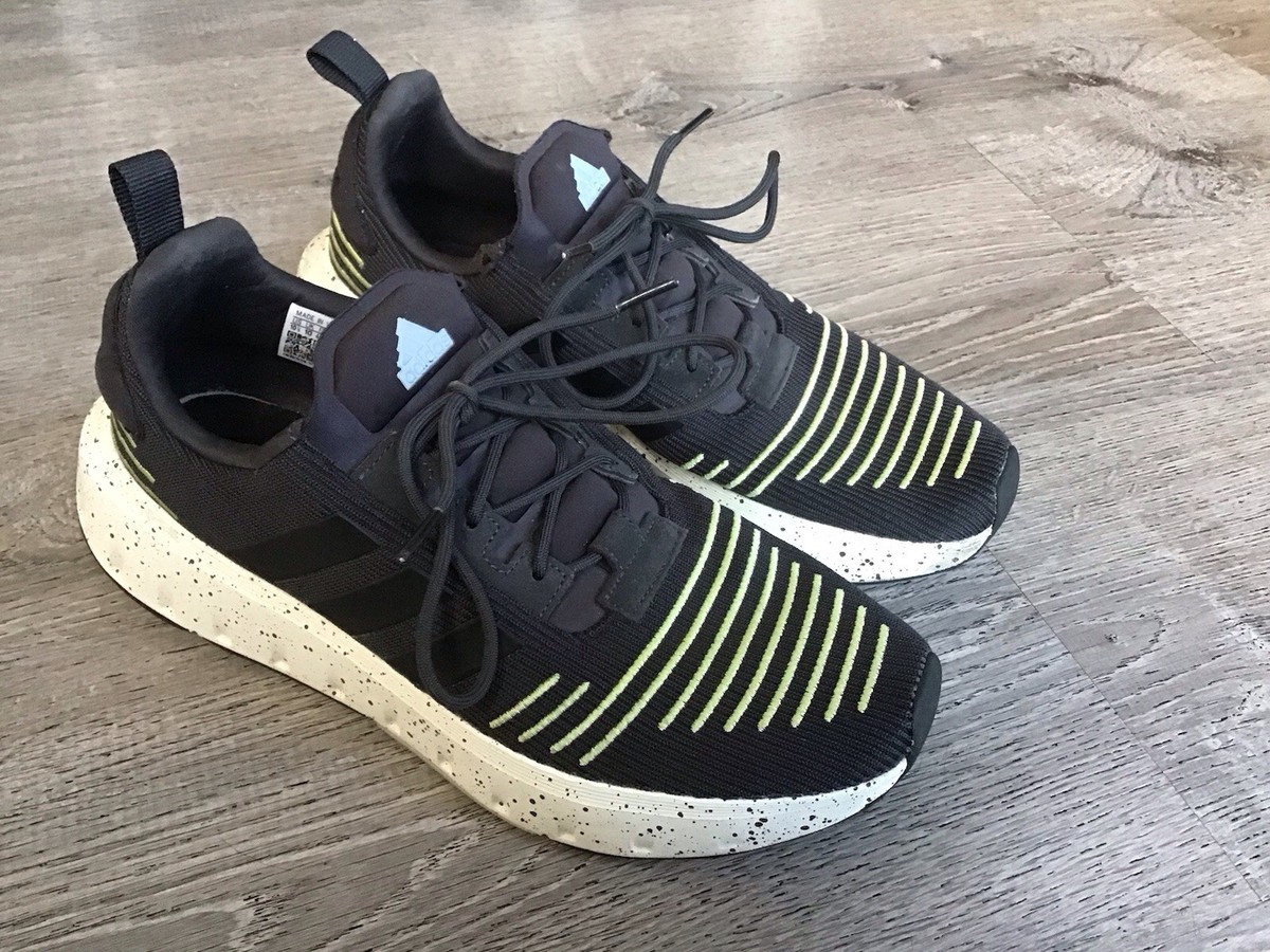 ADIDAS SWIFT RUN 23 CARBON / PULSE LIME - Men's Size 10.5 Sneakers
