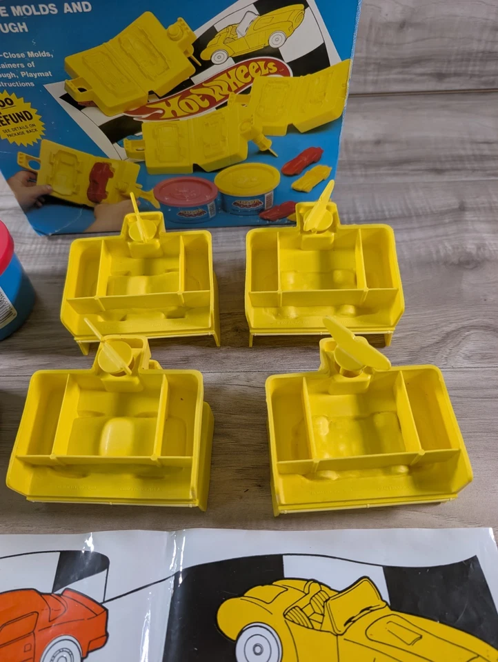 Hot Wheels Car Factory Set Modeling Mattel 1989 ( VERY RARE ) Near Complete !!! - Image 3 of 4