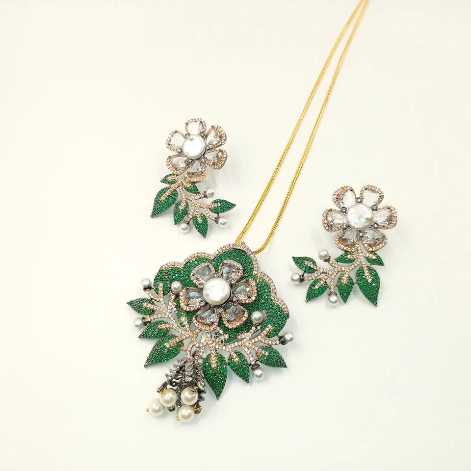 Esmeralda y Perla - Juego de Colgantes Victorianos Hoja Circonita, Joyería Vintage Estilo Victoriano Foto 3 de 4