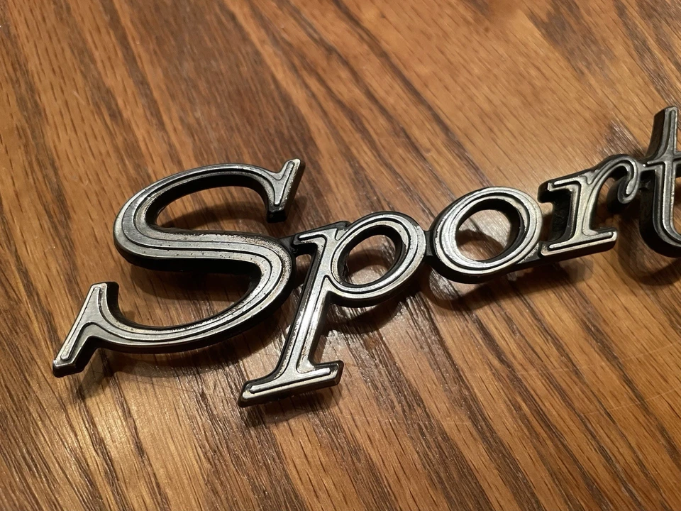 1968-1969 Buick Skylark Sport Wagon Script emblema guardabarros adorno (ON-25-306) Foto 3 de 4