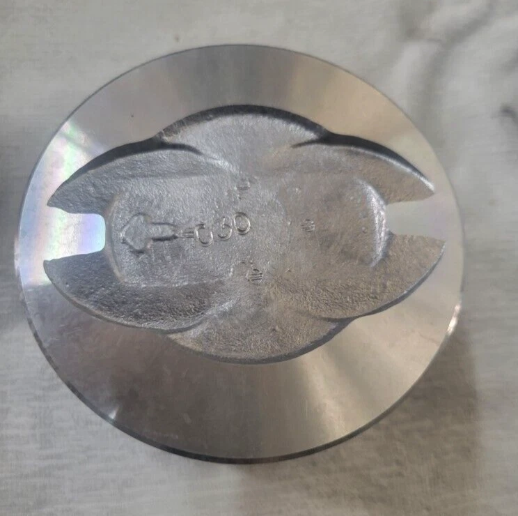 Juego de 8 pistones Silvolite 1139+.030 V8 390 Ford 6.4L 1968 - 1976 Foto 2 de 4