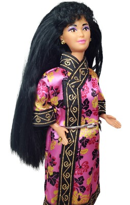 1993 Mattel Asian BARBIE Doll #11180 Special Edition Dolls of the