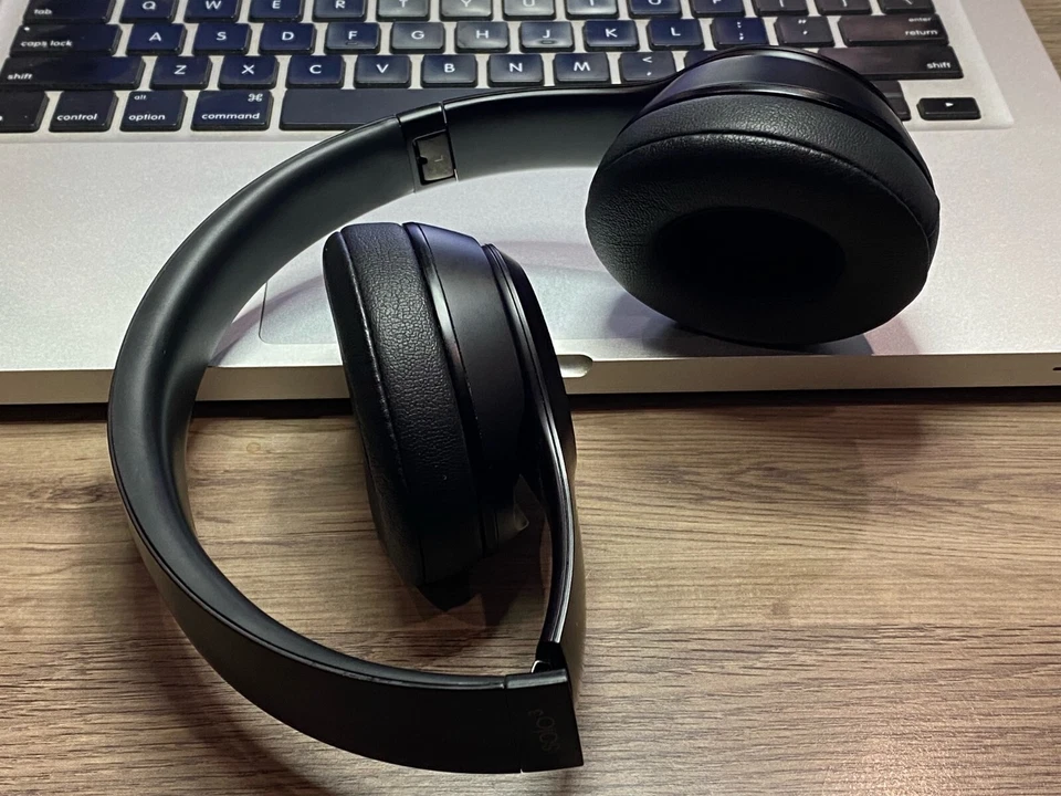 Auriculares inalámbricos Apple Beats by Dr Dre Beats Solo 3 - negros mate Foto 4 de 4