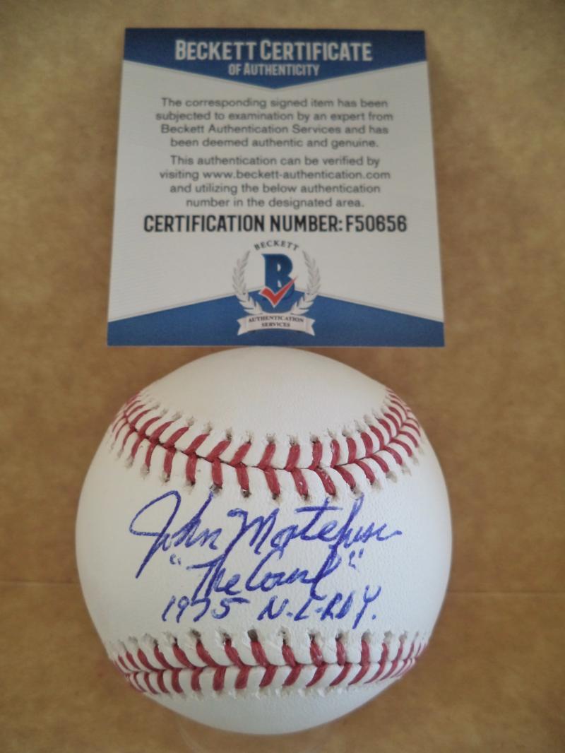 JOHN MONTEFUSCO "THE COUNT" 1975 N.L. ROY SIGNED AUTO ML BASEBALL BECKETT F50656 