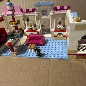 LEGO FRIENDS: Heartlake Cupcake Cafe (41119), Pre-owned, Incomplete