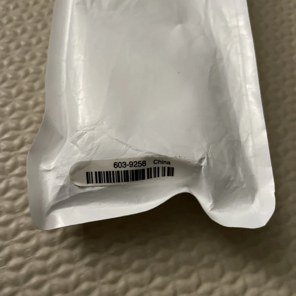 Apple OEM Video Adapter (Mini-DVI) to VGA White (M9320G/A) with Covers 603-9258 - Image 3 of 4