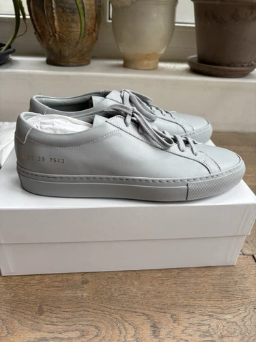 Common Projects Achilles pelle grigia bassa EU 39 UK6 nuovo prezzo consigliato £290
