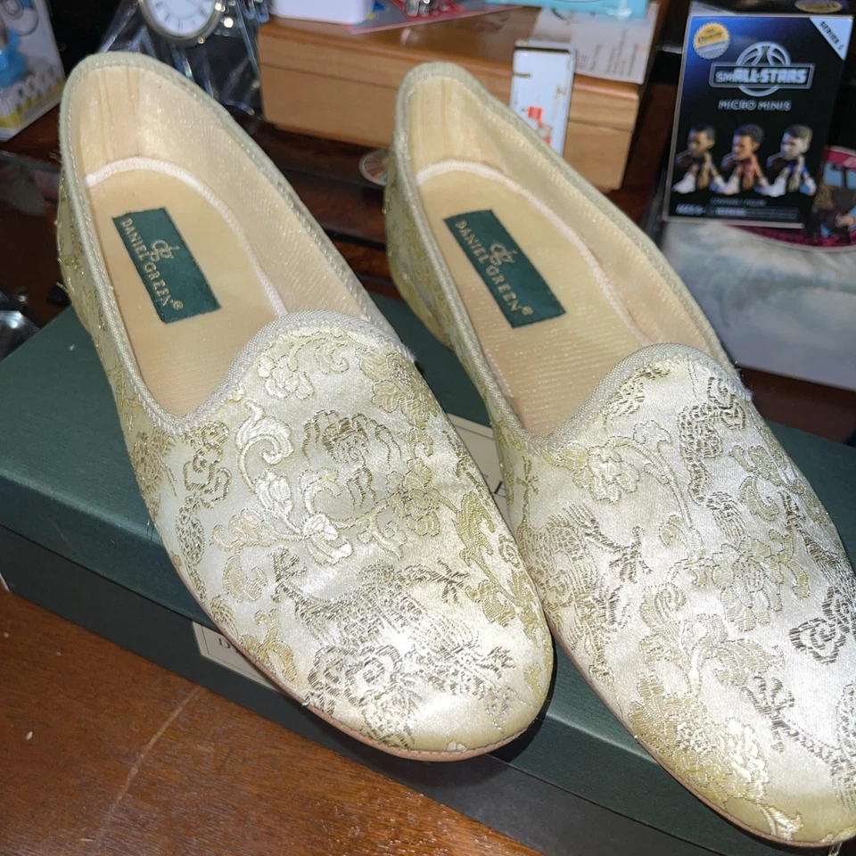 De colección NUEVAS Zapatillas Daniel Brocado Verde Dorado Caja Original 8.5 Doradas Foto 4 de 4