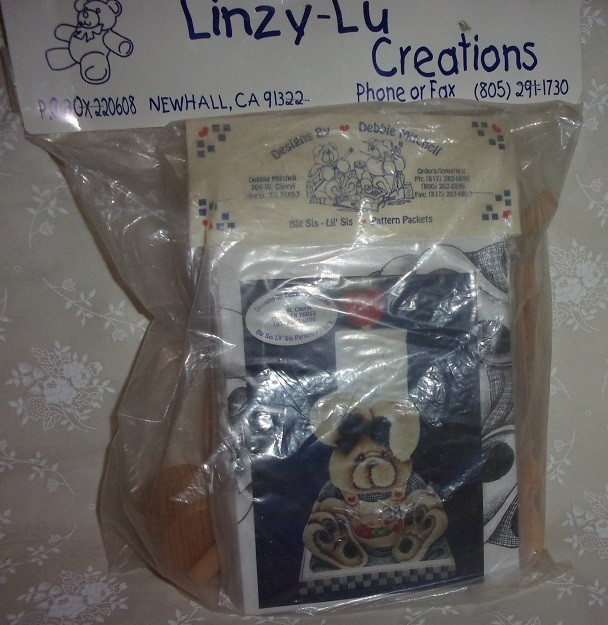 Bunny w Apron & Apples Paper Towel Holder Tole Painting Pattern & Wood Pcs NIP