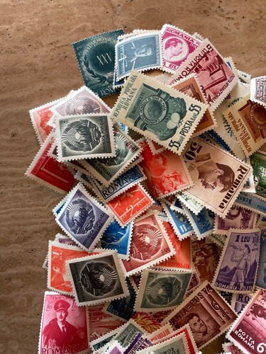 Romania approx 500 stamps mounted mint 1930's - 1950's minimal to no duplication - Picture 3 of 6