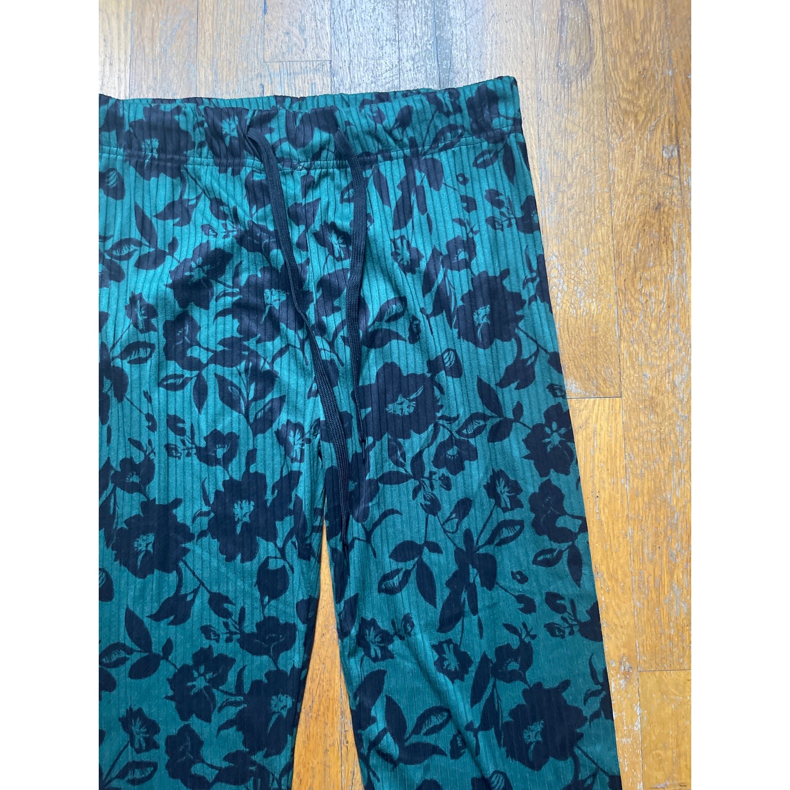 GREEN AND BLACK ROSE PATTERN DRAWSTRING JOGGERS-S… - image 5
