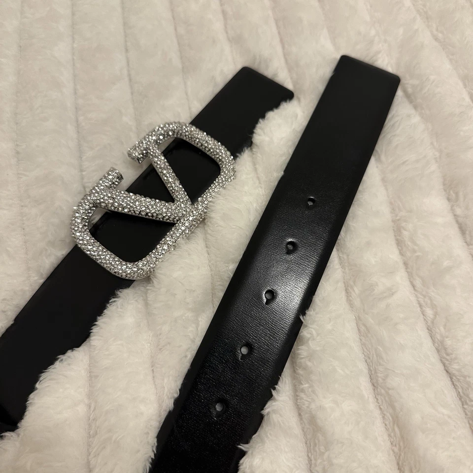 Cinturón de cuero negro Valentino Garavani con hebilla tachonada talla 32-34 Foto 3 de 4