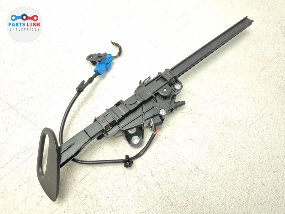 16-21 MERCEDES C63 AMG CINTURÓN DE SEGURIDAD DELANTERO DERECHO AJUSTADOR ACTUADOR MOTOR CABRIO W205 Foto 3 de 4