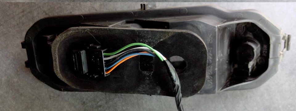 Platine porte ampoules feu arriere droit  passager Renault Twingo 2 phase 1 - Photo 3/3