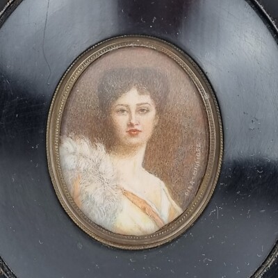 Antike signierte Portrait Miniatur einer Dame aus dem 19. Jahrhundert von Pina Migliore