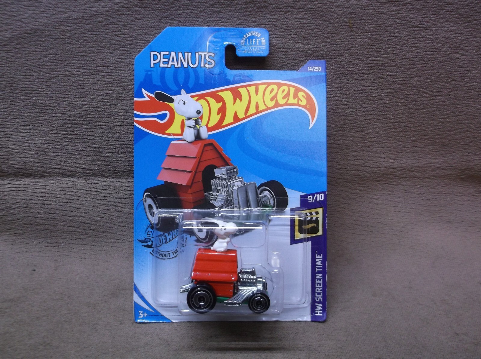 HOT WHEELS RED 2020 #14 SNOOPY AND HIS DOGHOUSE FLYING ACE CAR RED BARON PEANUTS