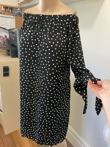 12 Decjuba Spotted Off Shoulder Dress 