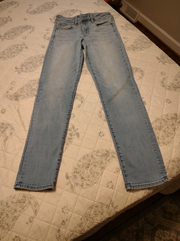 American Eagle midrise Women's Sz 6 Reg. Super Stretch Jeans