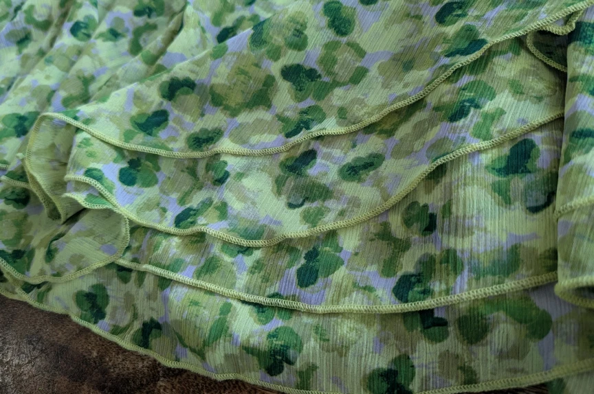 Minifalda corta con corbata floral verde envolvente de gasa Aerie talla XL para mujer junior usada en excelente estado Foto 2 de 4