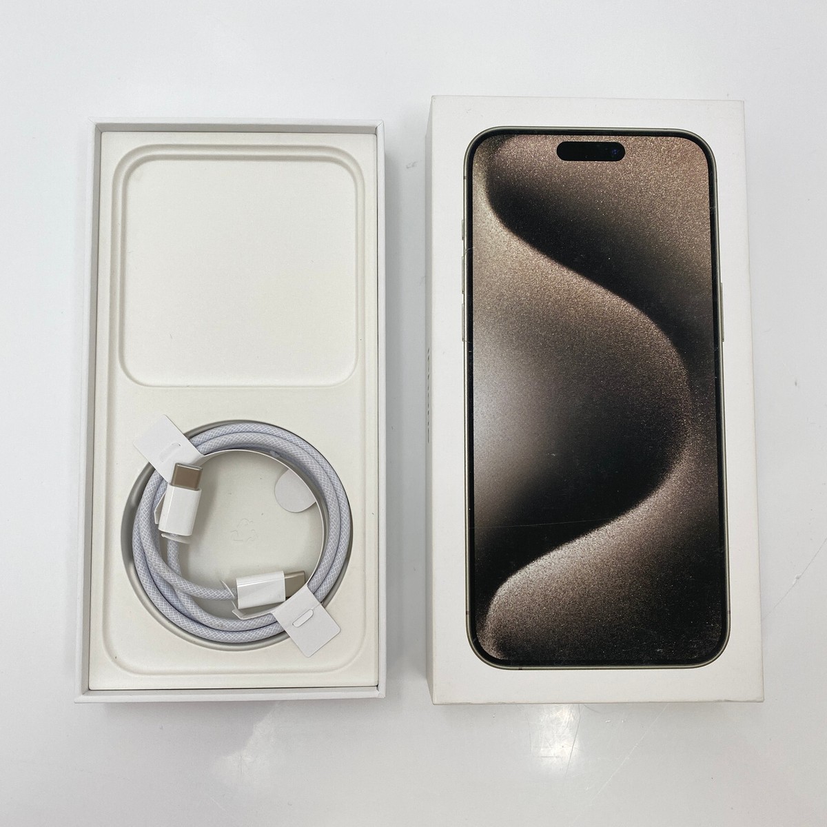 Apple iPhone 15 Pro Max 1TB，美品，バッテリーは98% アメリカ版 Apple iPhone 15 Pro Max 1tb，美品， バッテリーは