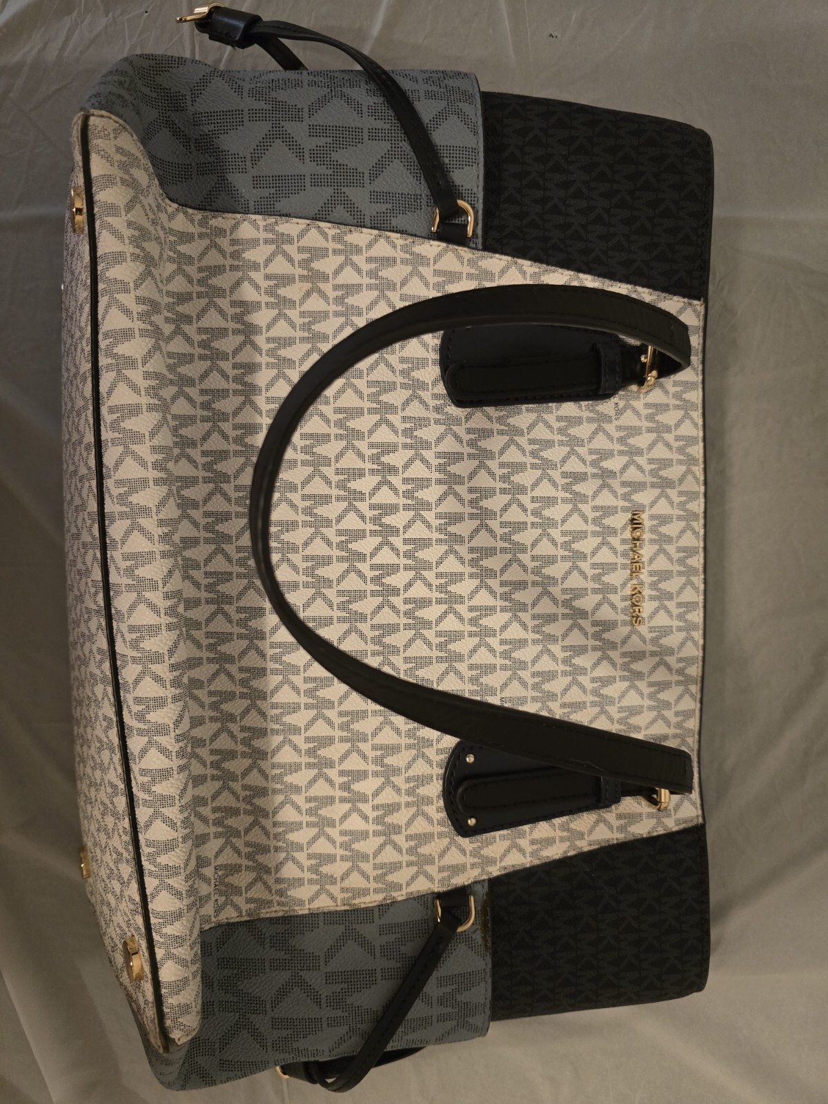 Michael Kors Voyager Tote