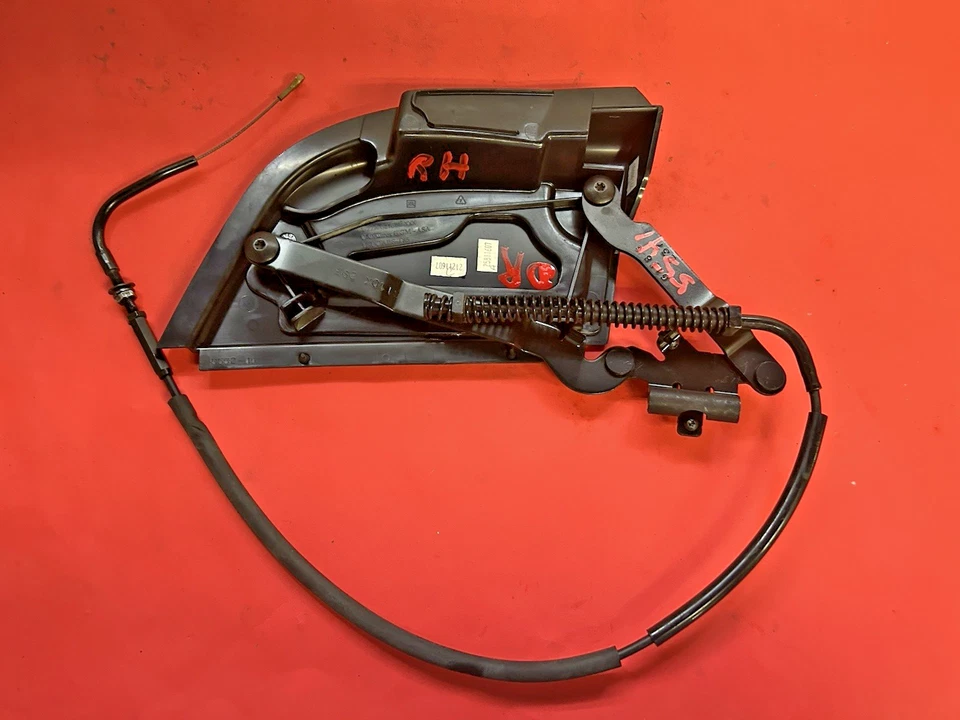 06 07 08 09 Pontiac G6 Convertible Top Filler Panel Flap Wing Passenger right - Image 2 of 4