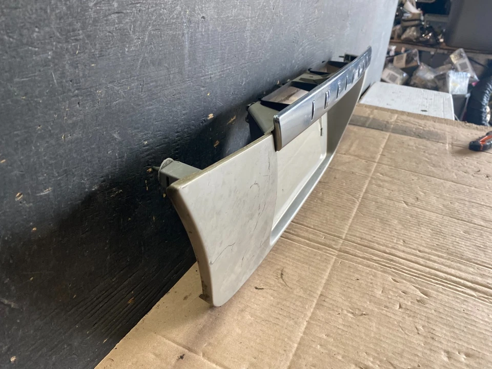 Infiniti I35 2002 2003 2004 tapa maletero matrícula trasera adorno OEM Q0583 DG Foto 3 de 4