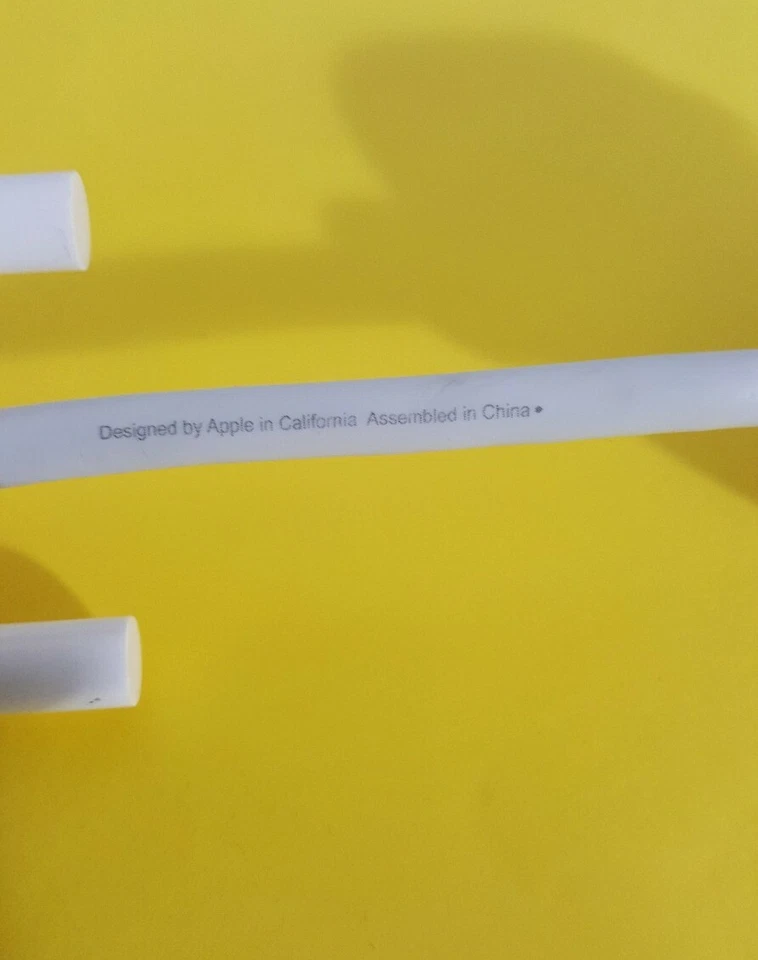 Genuine OEM Apple DVI to VGA Monitor Adapter - Used - Image 4 of 4