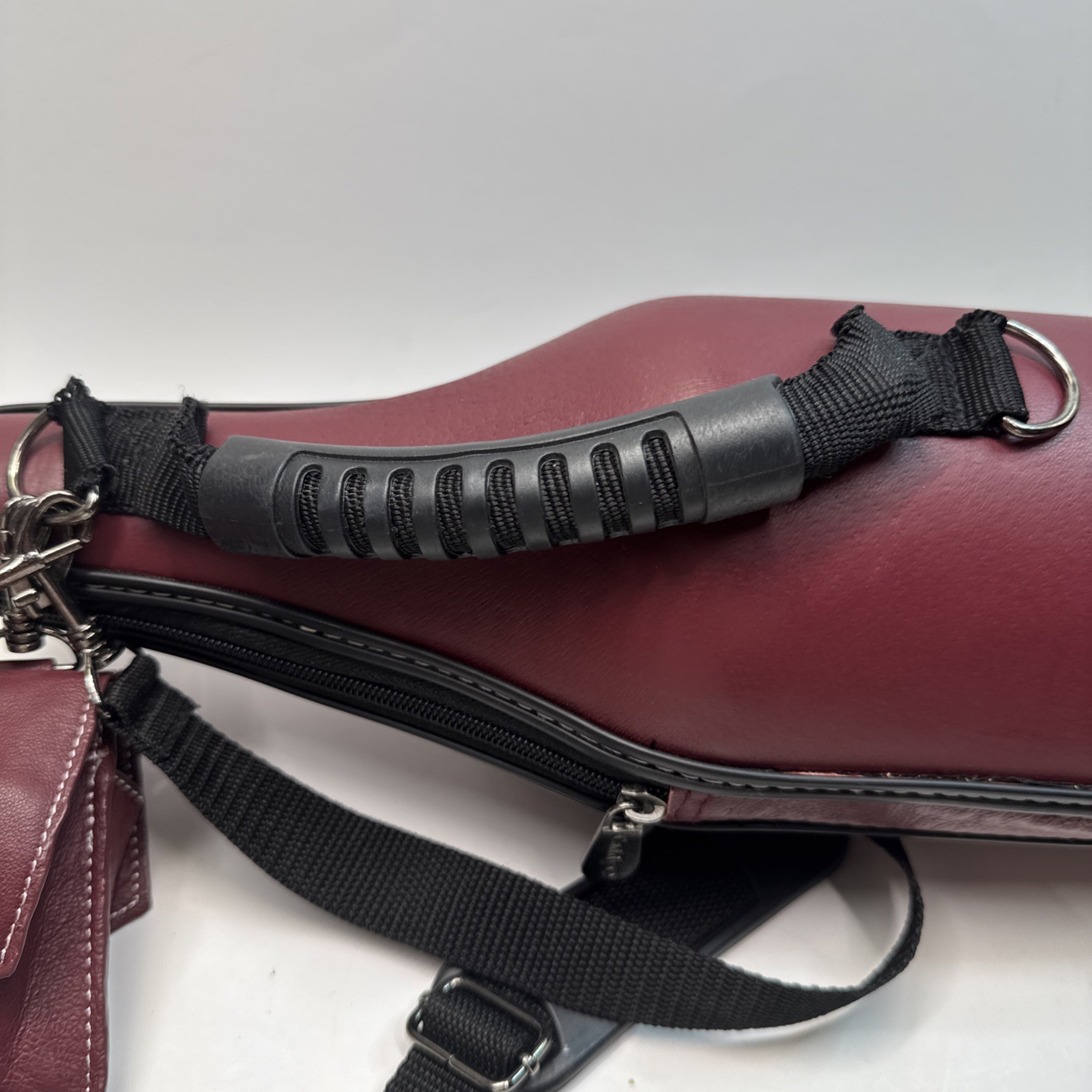 Caddy O Genuine Leather Wine Carrying Tote Set Chiller Zip Burgundy Leather.