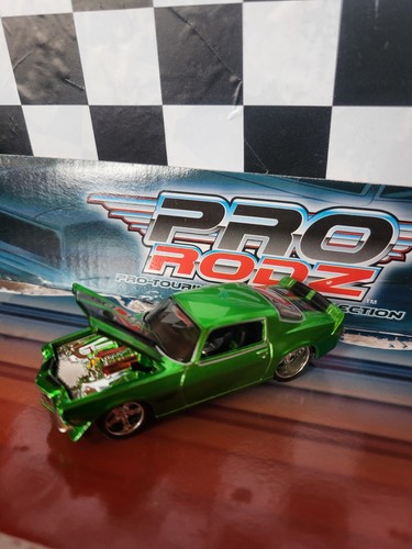 Maisto Pro Rodz, 2- 1971 Chevy Camaro Z/28 Green & Silver Met 1:64 Diecast - Picture 2 of 13