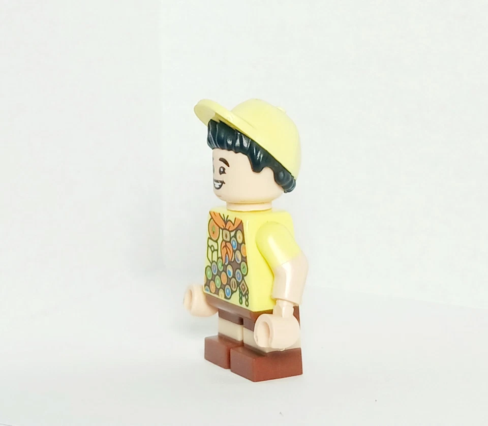 NEW LEGO Disney 100 Up House dis090 Russell Minifigure 43217 - Image 2 of 3