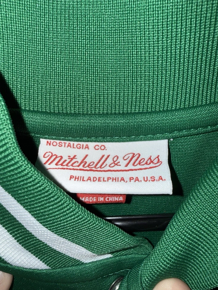 Camisa de tiro Mitchell & Ness NBA 1983-84 Boston Celtics Larry Bird 3XL 56 Foto 4 de 4