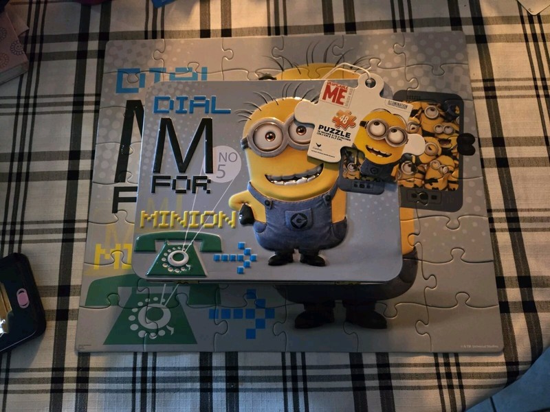 Despicable ME Dial "M" for Minion Collectible Lunch Box Tin w/48pc Puzzle!