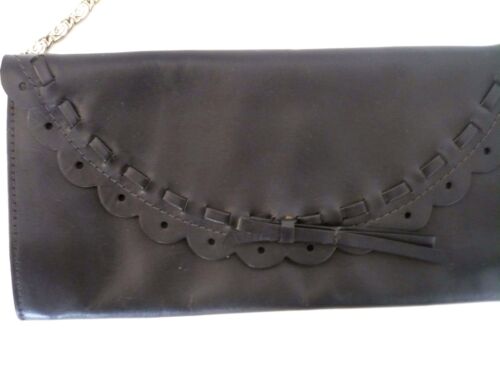 Vintage Sac pochette TULA en cuir noir bandoulière en chainette argentée - Picture 4 of 10