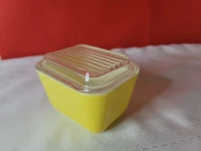 Vintage Pyrex 501B 1 1/2 Yellow 1.5 Cup Refrigerator Dish w/damaged lid