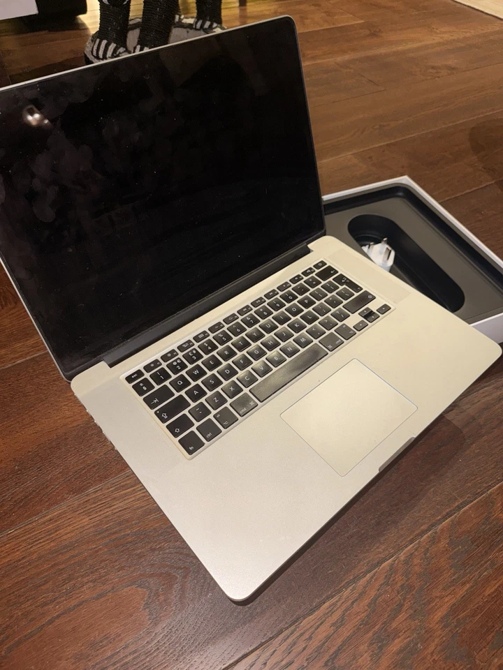 Apple MacBook Pro 15" 2015 · i7 · 16GB · 512GB, photo 1 of 5