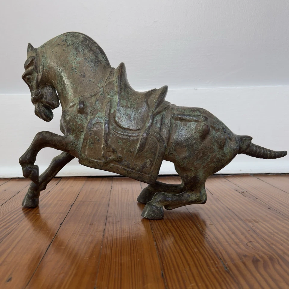 Estatua escultura de caballo guerrero de la dinastía Tang china de bronce fundido de colección Foto 2 de 4