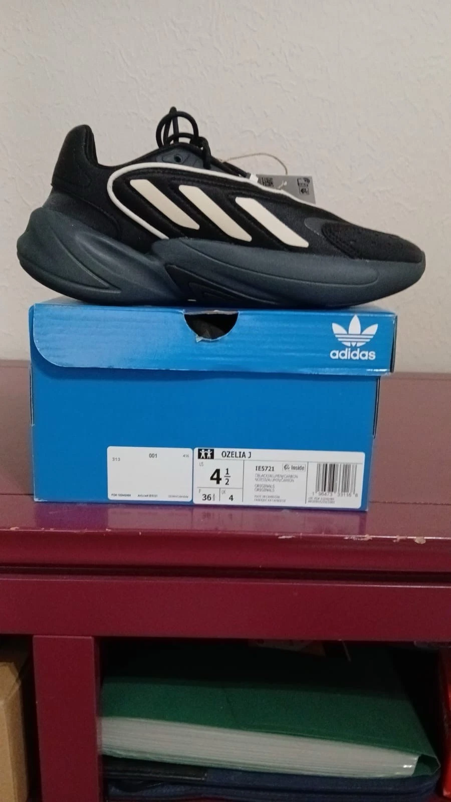 Taglia 3.5 (GS) Adidas Ozelia J Low Carbon Grey