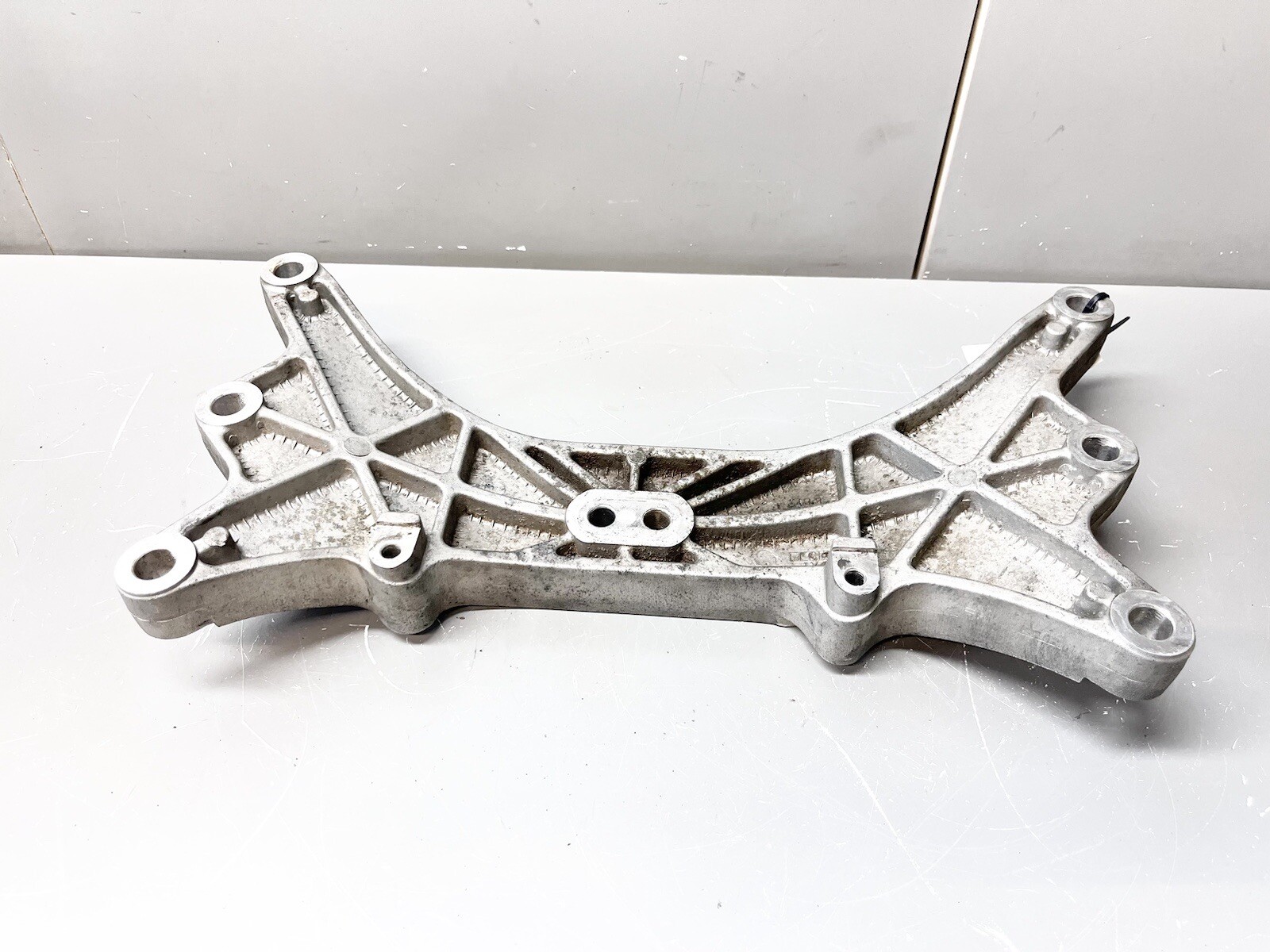 ⭐️2014-2019 MASERATI GHIBLI M157 TRANSMISSION MOUNT BRACKET CROSSM 670003953 OEM