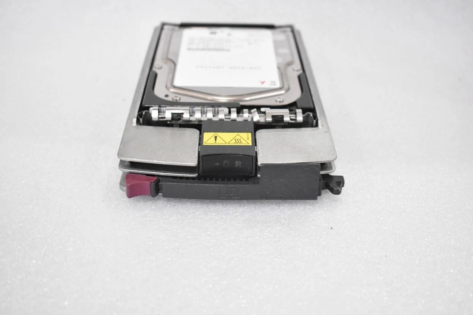 FUJITSU MAX307RNC ULTRA 320 SCSI/SCA2/LVD 72GB 15K HDD DISK DRIVE WITH CHASIS - Image 3 of 4