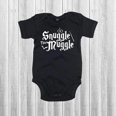 Snuggle This Muggle Harry Potter inspirierte süße Babyweste Strampler SCHWARZ